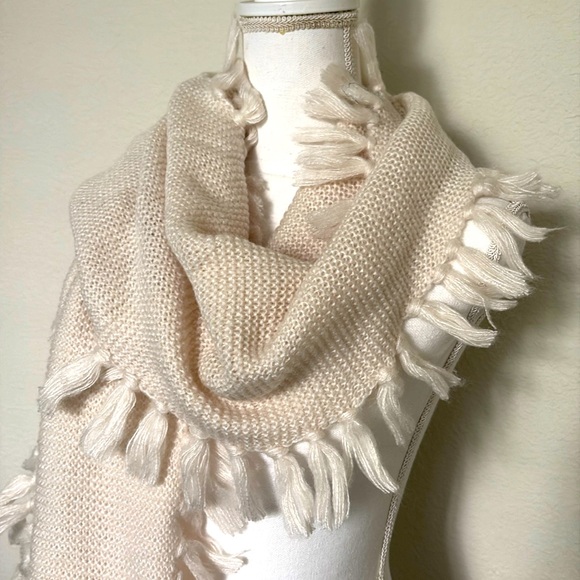 Rebecca Minkoff Asymmetrical Fringe Muffler Scarf Ivory, NWT - Picture 2 of 7